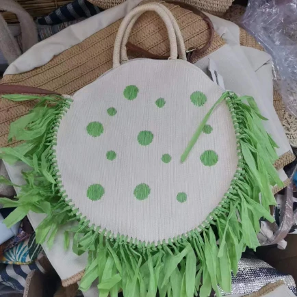 Geantă rotundă de broderie cu hârtie verde cu ciucuri