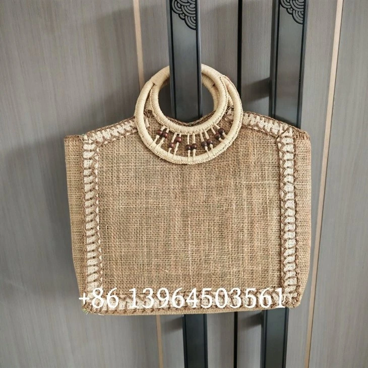 Bamboo se ocupă de genți de plajă pentru femei