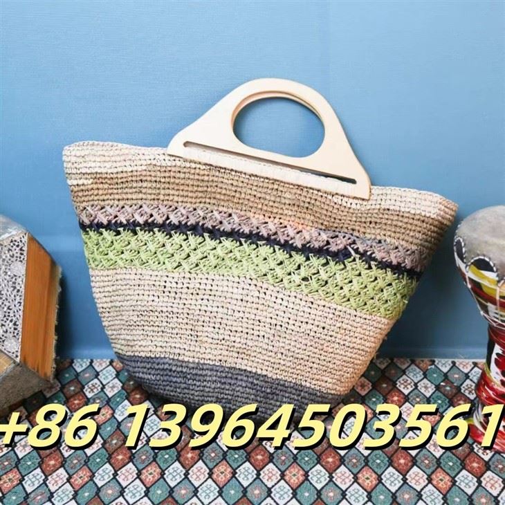 Geantă de mână Raffia cu mânere de lemn