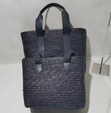 Un set de geanți pentru femei țesute cu grâu negru