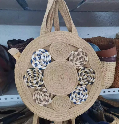 Geantă de umăr pentru femei cu formă rotundă