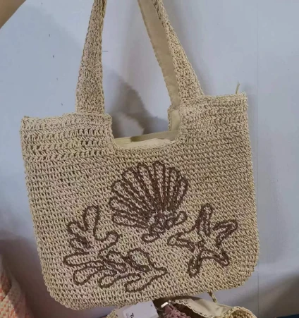 Geantă de umăr din hârtie croșetată cu model de broderie