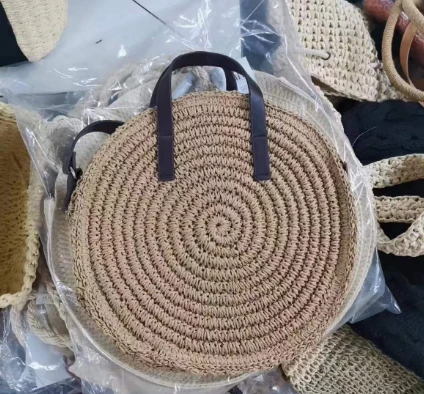 Geantă rotundă maro pentru fete