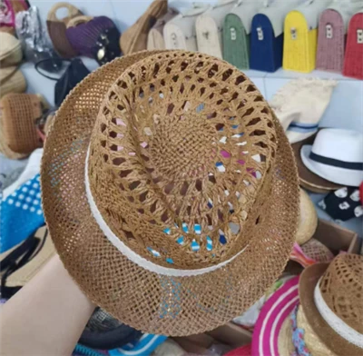 Pălărie de vară goală din hârtie respirabilă