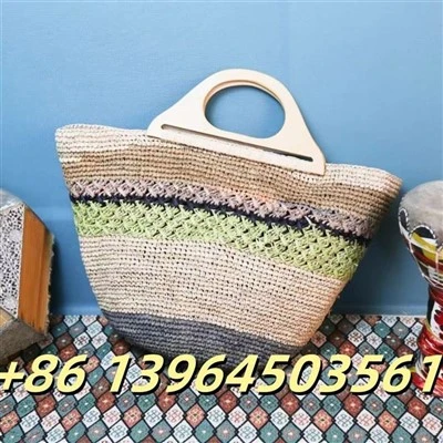 Geantă de mână Raffia cu mânere de lemn