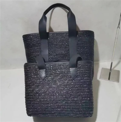 Un set de geanți pentru femei țesute cu grâu negru