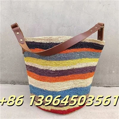 Găleată de rafie colorată cu piele reală