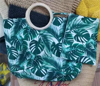 Un set de geanți de plajă pentru femei tropicale