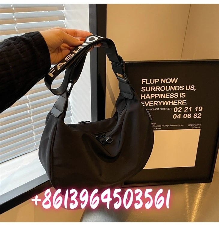 Bag de umăr din nailon pentru femei